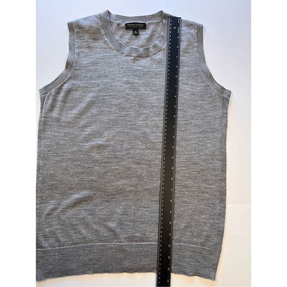 Banana Republic 100% Merino Wool Sleeveless Sweater Shell Womens Size Large EUC - Picture 4 of 6